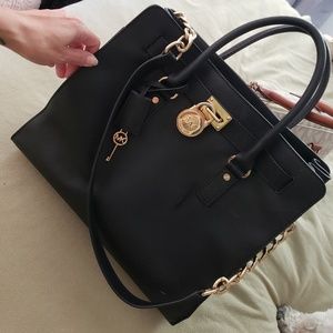 Authentic Michael Kors Large Hamilton!!
